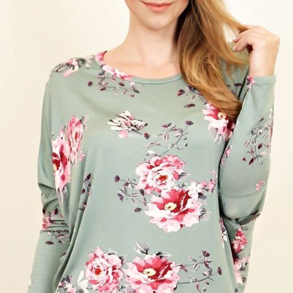 New Plus soft green floral dolman sleeve blouse - Picture 3 of 8